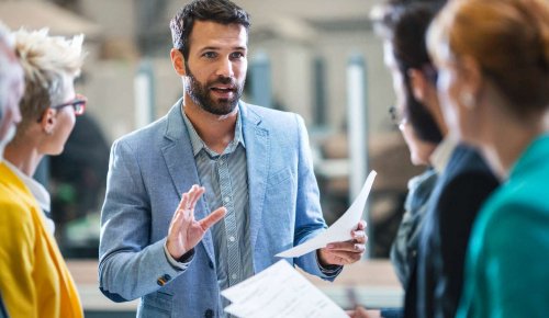 Quand un directeur commercial peut-il être considéré comme un dirigeant de fait ?