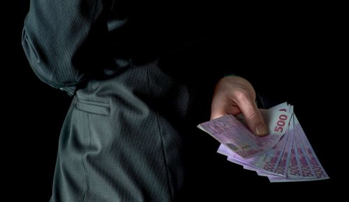 Des mesures à venir pour lutter contre les fraudes fiscales et sociales