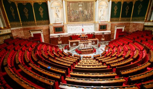 Une loi spéciale en attendant un budget pour 2026