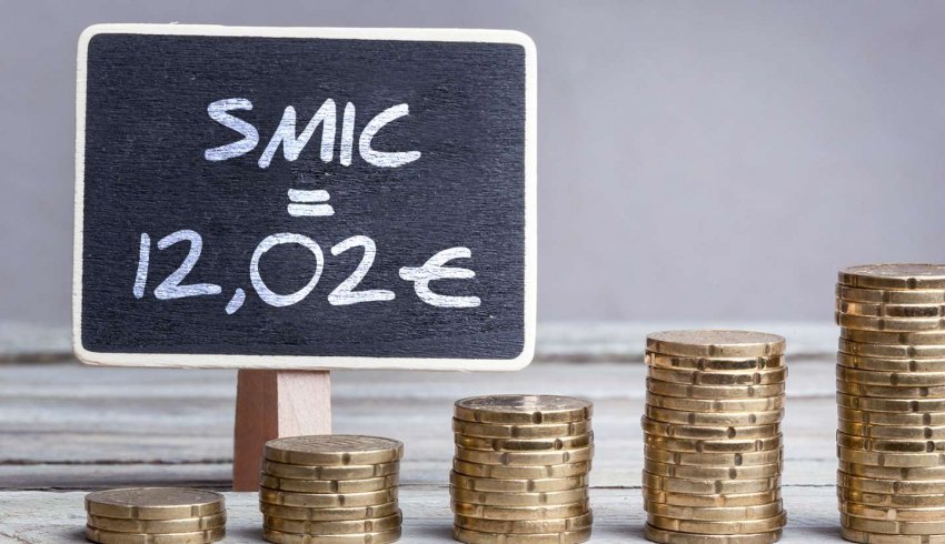 Le Smic horaire à 12,02 € en 2026