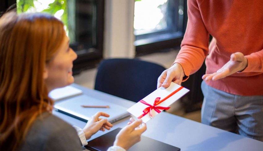 Quelle est la limite d’exonération des cadeaux et bons d’achat en 2026 ?